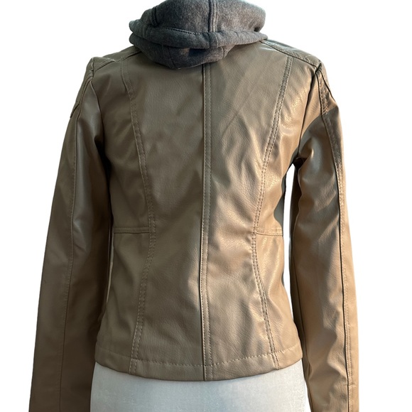 ❄️ Miss London tan Small faux leather jacket quilted shoulder - Picture 2 of 16